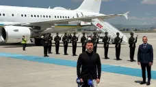 Ukrajinský prezident Volodymyr Zelenskyj přistál v Ankaře