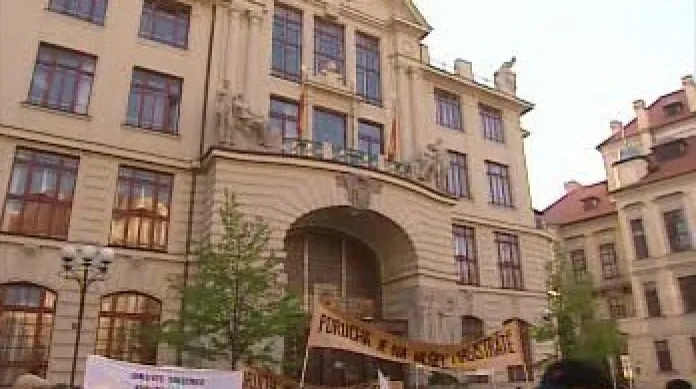 Demonstrace proti pražským kulturním grantům