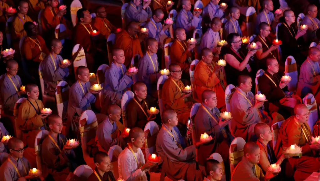 Miliony buddhistů oslavují Vesak