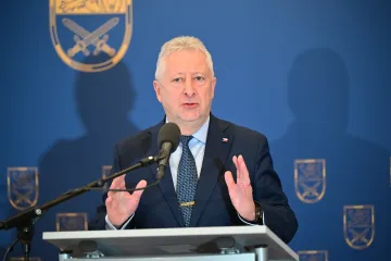 SPD neuvažuje o výměně ministra obrany kvůli výrokům o F-35 či Ukrajině