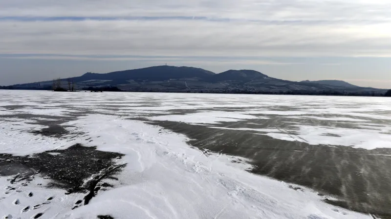 Pěšky i k mušovské památce. Novomlýnské nádrže zamrzly