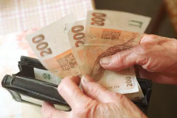 Šestice invalidů připravila seniory o 1,5 milionu