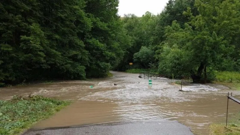 Zaplavená cesta v Prokopském údolí
