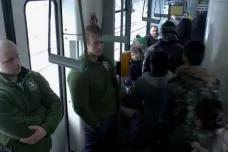 Kotlebovy hlídky ze slovenských vlaků nezmizely. Tváří se, že se jen vozí