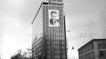 Budova byla dokončena v roce 1938 podle projektu architekta Vladimíra Karfíka. V době svého vzniku se jednalo o druhou nejvyšší budovu v Evropě.