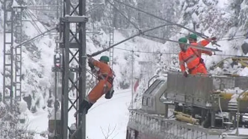 Počasí komplikuje železniční dopravu