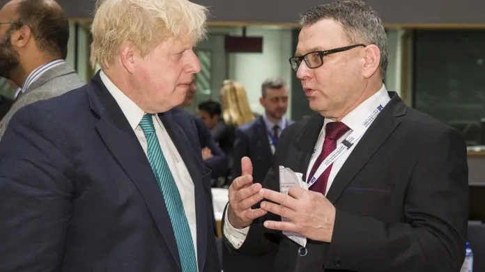 Boris Johnson a Lubomír Zaorálek při společném jednání