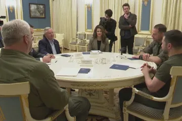 Je to vyznamenání, hodnotí americký senátor Graham zatykač, který na něj vydala Moskva