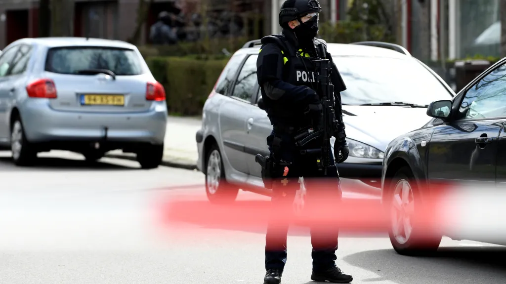 Policisté po střelbě v Utrechtu