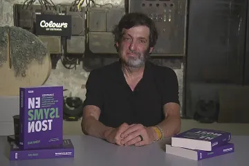 Ke konspiracím vede hluboký stres, říká badatel Ariely