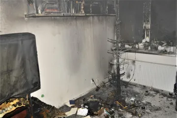 Hasiči na Štědrý den vyjeli k padesátce požárů. Zaměstnávaly je hořící vánoční stromky