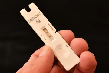 Povinnost sedmidenní izolace kvůli covidu skončí ve čtvrtek