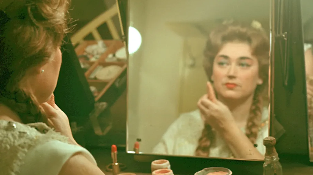 Milada Šubrtová jako Libuše v roce 1968. Šatna Národního divadla