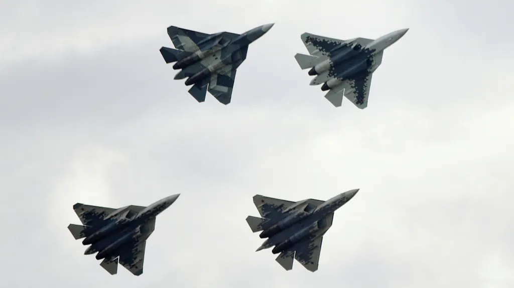 Suchoje Su-57 na přehlídce u Moskvy