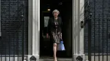 Theresa Mayová míří do Downing Street 10