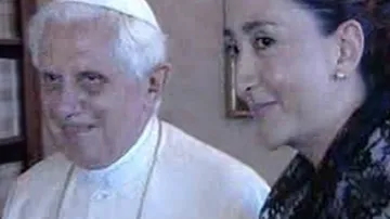 Papež Benedikt XVI. s Ingrid Betancourtovou