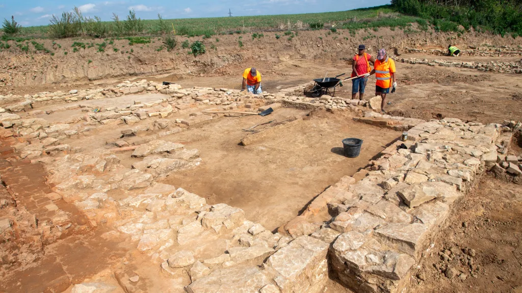 Záchranný archeologický výzkum na budoucí dálnici D35