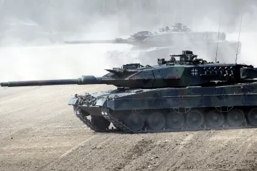Na Ukrajinu už dorazily německé leopardy i britské challengery