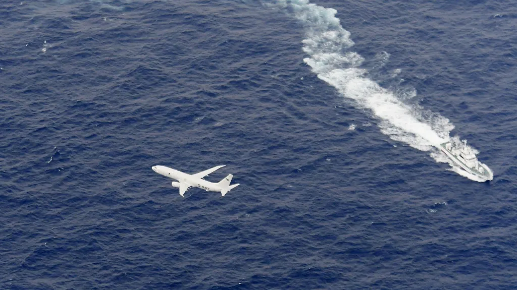 Americký letoun a japonská loď pátrají po pohřešovaných vojácích