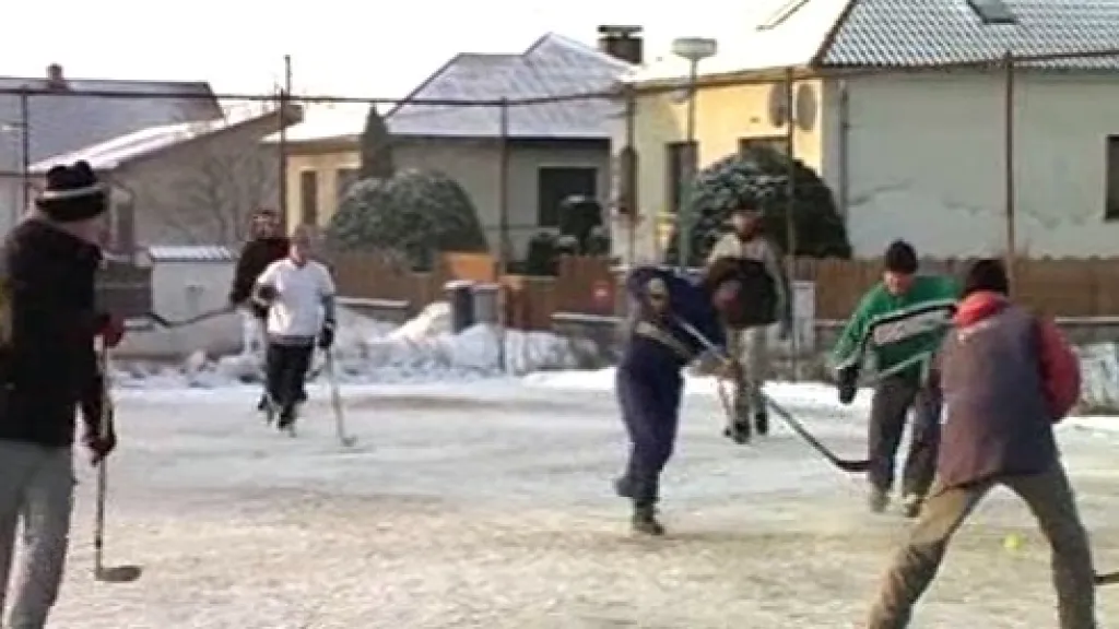 Momentka z hokejbalového turnaje