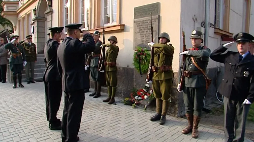 Pietní akt u památníku padlých četníků v Krajkové