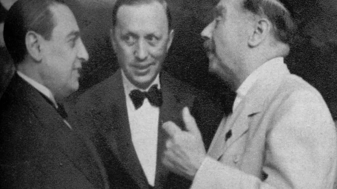 Zleva: H.G.Wells, Karel Čapek a Jim de Asua
