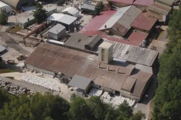 Zvýšená prašnost trápí obec na Karlovarsku, může za ni výrobna steliva