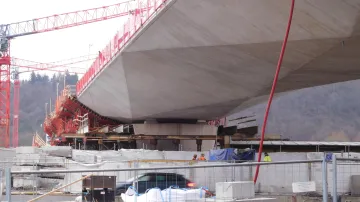 Stavba Dvoreckého mostu v Praze