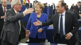 Události: Rozporuplné reakce na projevy Merkelové a Hollanda