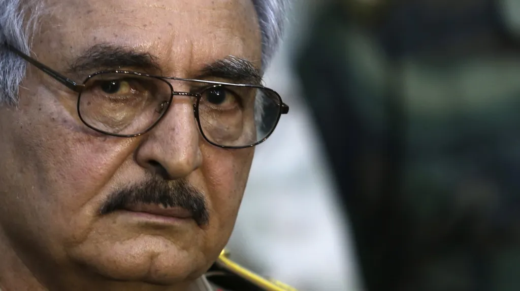 Libyjský vojenský velitel Chalífa Haftar