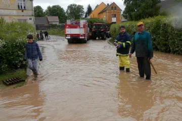 Do zaplavených Čech míří pomoc z Moravy