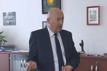 Zákon o státním zastupitelství jde na vládu. Stále trvá spor o otevřenost funkce nejvyššího žalobce