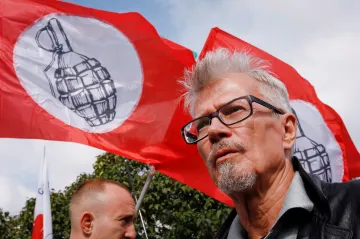 Národní bolševik Eduard Limonov k sobě přivedl extrémy, které se kdysi zdály nespojitelné