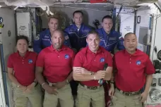 Vesmírná loď Crew Dragon se čtyřmi astronauty dorazila k ISS