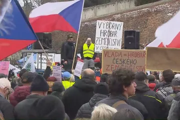 „Demisi,“ pokřikovali zemědělci před Strakovou akademií na ministra Výborného