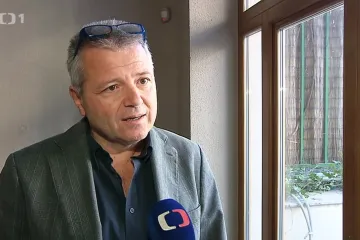 Šéf středočeské záchranky Houdek končí. Je obžalovaný v Rathově kauze, chce očistit své jméno