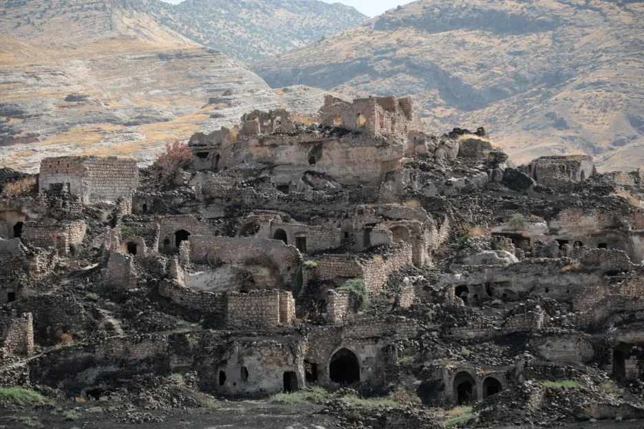 Stará turecká vesnice poblíž starobylé pevnosti Hasankeyf bude brzy zatopena vodou ze vznikající přehrady