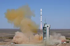 Trosky velké čínské rakety se zřítí na Zemi. Vědci nevědí ani kam, ani kdy