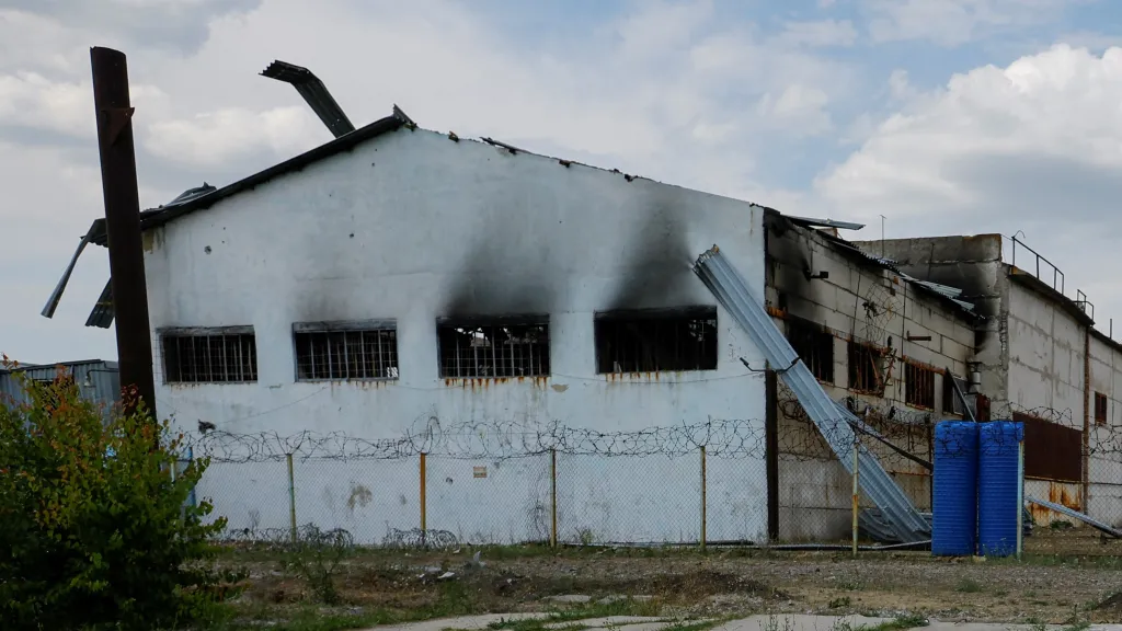Poničená věznice Olenivka v Doněcké oblasti