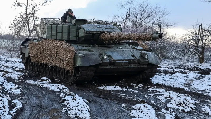 Tank Leopard 1A5 v blízkosti frontové linie v Doněcké oblasti na snímku z února 2025