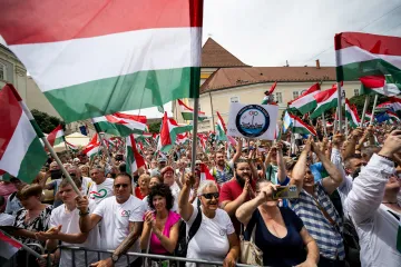 Mladá lékařka volí Orbána, seniorka Tiszu. Maďarská kampaň odhalila mimořádné změny
