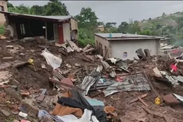 Při záplavách na východě Jihoafrické republiky zahynulo přes čtyři sta lidí