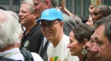 Pan Ki-Mun jako účastník průvodu. V pozadí Al Gore a Bill de Blasio