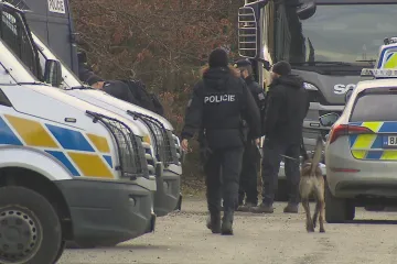 Klánovický les kvůli případu vraždy prohledávaly stovky policistů