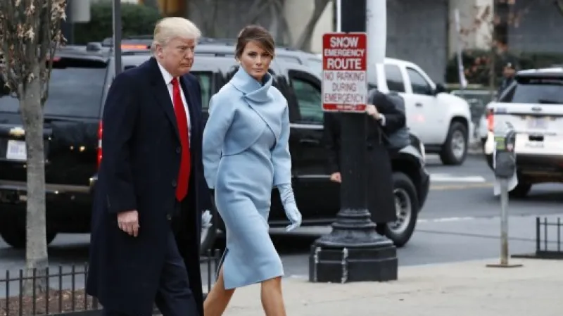 Donald Trump přichází s manželkou Melanií na ranní mši do kostela sv. jana