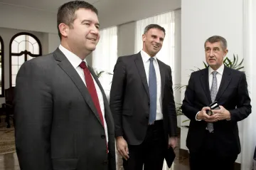 Koaliční dohodu posoudí členové ANO i sociální demokraté. ČSSD by měla vyhlásit referendum 