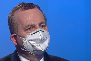 Plošné roušky nic neřeší. V lese se nenakazíte, říká rektor Zima
