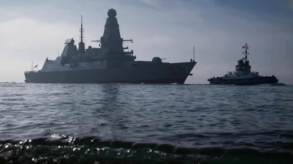 Britské námořnictvo (torpédoborec HMS Dragon)