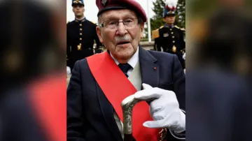 Poslední osmadevadesátiletý přeživší příslušník Svobodných francouzských sil Achille Muller