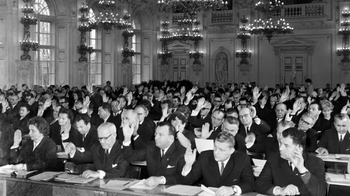 Ustavující schůze Sněmovny lidu v lednu 1969